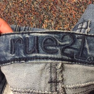 Low rise skinny jeans